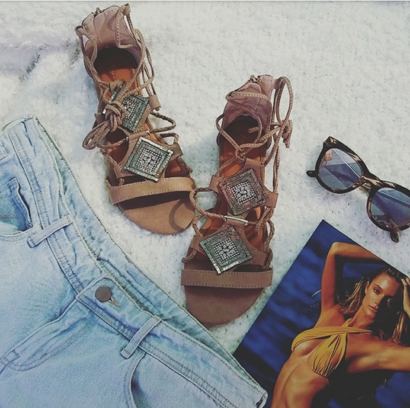 LAST CHANCE!!//Coachella Collection// Taupe Sandal - Picture 4 of 6